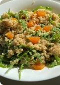 Insalata di quinoa fredda e salsa di sesamo