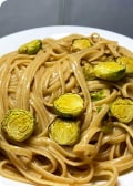 Pasta con cavoletti di Bruxelles, limone e rosmarino