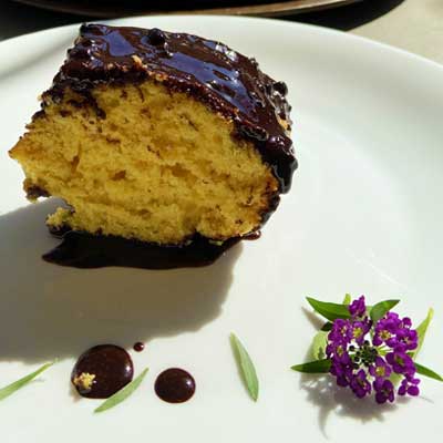 Ciambellone di carote e latte condensato vegano al cioccolato